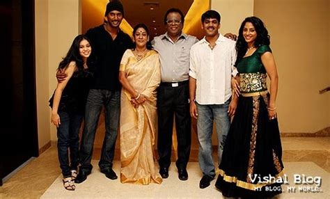 COOL STUFF: Vishal Family Pic