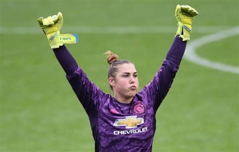 Top 10 Best Female Goalkeepers In The World (2024 Ranking) | Footiehound