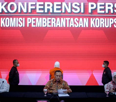 Foto Ekspresi Mantan Dirut Pertamina Ditahan Kpk Terkait Kasus Gas