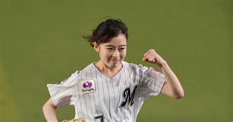 森七菜、ロッテの本拠地開幕戦で始球式 松川虎生からアドバイス サンスポ