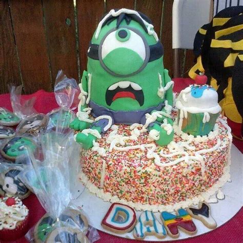 Hulk minion cake | Minion cake, Cake, Boy party