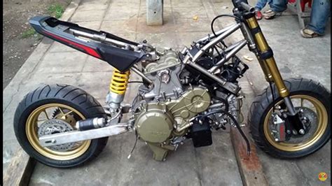 Madman Sticks Ducati Panigale R Engine Inside Honda Grom