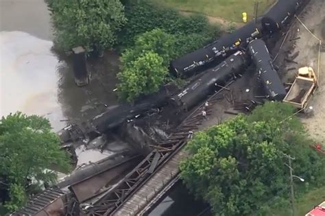 Injuries Reported After Freight Train Derails Near Pittsburgh