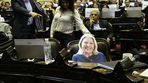 Una Gigantografía De Elisa Carrió Ocupó Su Banca En La Sesión Por Las