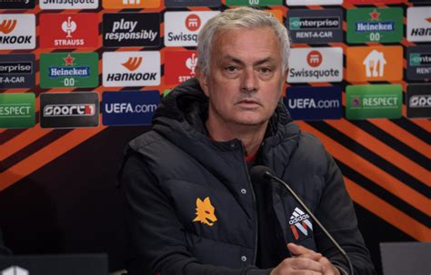 Hlv Mourinho Nh L I V I C U Th As Roma D Thua Tr N Tr C Slavia Praha