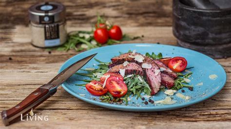 Flank Steak Auf Rucola Salat Und Parmesan Living Bbq