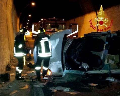 Incidente Stradale Nella Galleria A Solofra Tre Veicoli Coinvolti