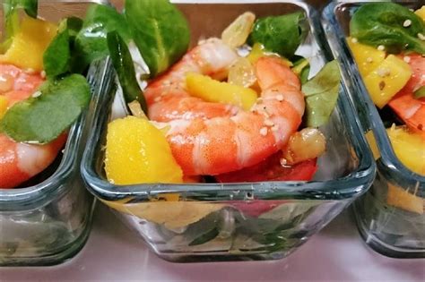 Cóctel de langostinos con mango ideal para un menú de fiesta