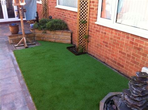 Artificial lawn installation - Washington Lazylawn Project