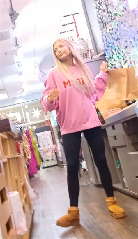 Super Hot Blonde Perfect Ass And Vtl Oc Page Spandex Leggings Yoga Pants Forum