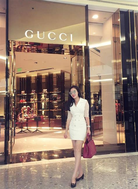Những điều ít biết về giảng viên xinh như hot girl ăn mặc táo bạo của trường ĐH Quốc gia đang