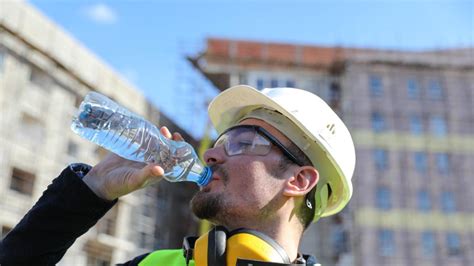 Cosa Succede Se Bevo Acqua Scaduta I Rischi E Le Cose Da Sapere