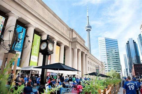 PATH - A Walking Tour of Toronto's Underground City