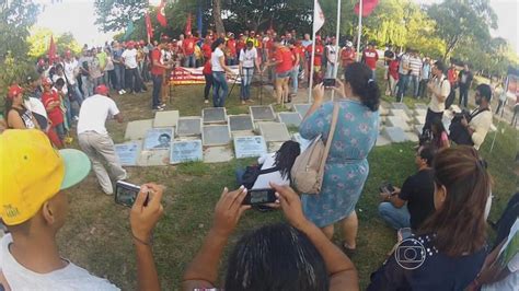 V Deo Protesto No Centro Do Recife Lembra Os Anos Do Golpe Militar