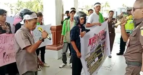 Mahasiswa Aceh Singkil Desak Kejari Tuntaskan Tiga Kasus Dugaan Korupsi