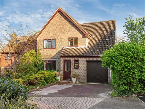 4 Bed Detached House For Sale In Wren Close Winchester So22 £750 000