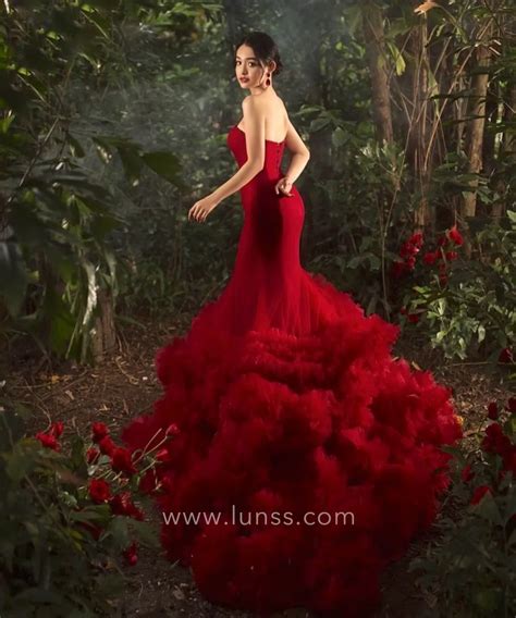 Tiered Ruffled Long Train Red Body Hugging Prom Dress Lunss