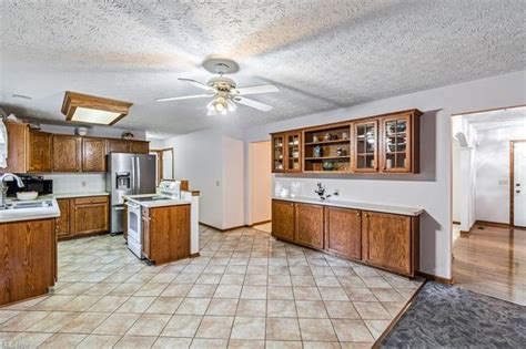 1860 John Carroll Drive Se Sold In Massillon Zoocasa