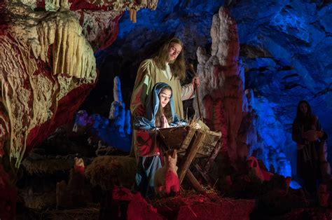 Postumia Presepe Vivente Nelle Grotte Tif Viaggi