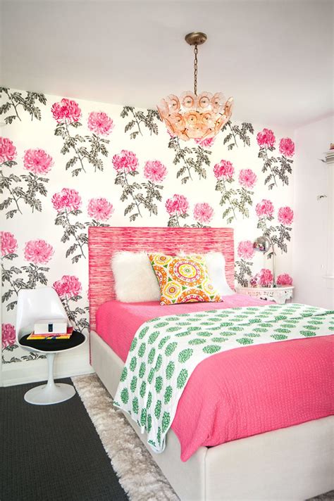 20 Beautiful Examples Of What Happens When You Utilize Floral Wallpaper