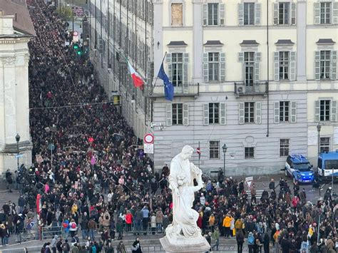 Corteo Non Una Di Meno A Torino La Stampa