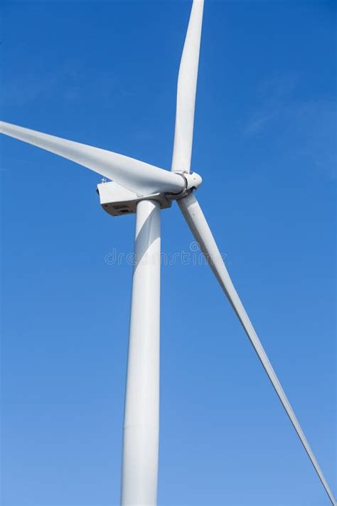 Silhouette De Turbine De Vent Image Stock Image Du Vert Pouvoir