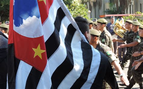 Desfile celebra a Revolução de 1932 em Presidente Prudente FOTOS