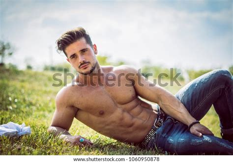 Good Looking Shirtless Fit Male Model Foto Stock 1060950878 Shutterstock