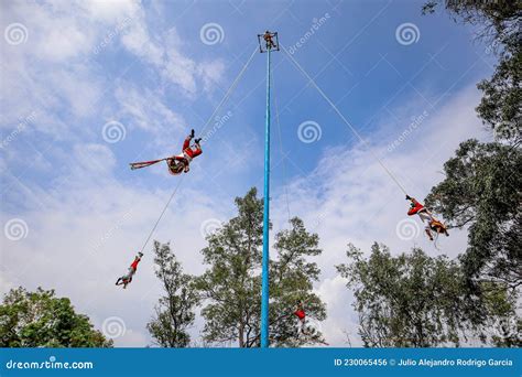 Danza De Los Voladores Dance Of The Flyers Palo Volador Flying Pole