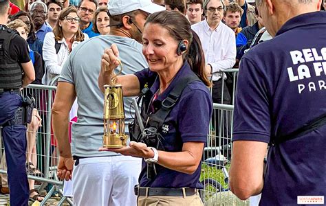 Jo Paris 2024 Le Relais Et Les Porteurs De La Flamme Dans Les