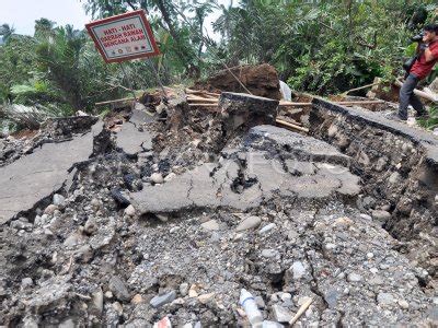 Bencana Tanah Bergerak Di Banjarnegara Antara Foto