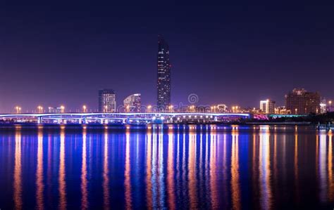 Impresionante Vista De La Ciudad De Dubai Por La Noche Dubai Una