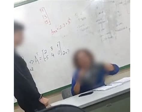 Aluno Que Deu Esponja De A O Professora Negra Ser Ouvido Pela