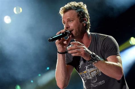 "Dierks Bentley Tour": New Summer Shows to 2017 'What the Hell Tour'