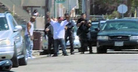 Oakland Police Shoot At Carjacking Suspect 2 Remain At Large Cbs San Francisco