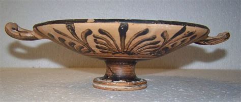 Ancient Greek Pottery Kylix with floral painting - - Catawiki