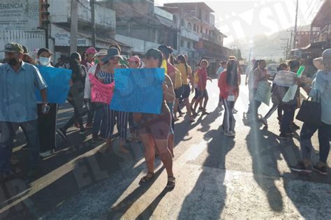 Toman Oficinas De Finanzas En Zihuatanejo Para Exigir Pagos A Maestros