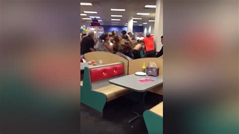 Kicks & punches in Chuck E. Cheese: Massive adult brawl at kid’s ...