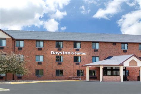 Days Inn & Suites by Wyndham Des Moines Airport | Convenient Park, Stay ...