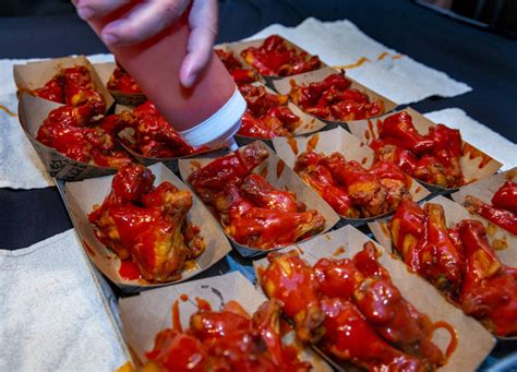 Chicken wing challenge gets hot, messy in Henderson | Las Vegas Review ...