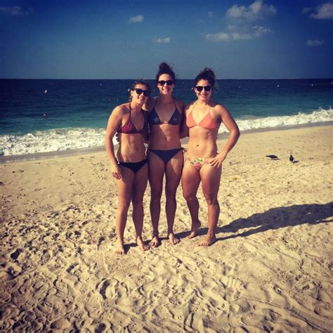 8 Hot Sexy Amy Wilson Bikini Pics