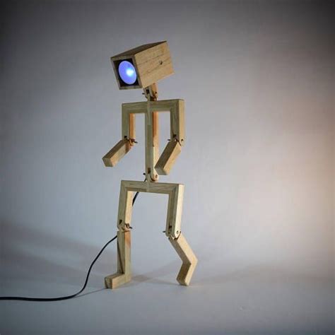 Jaffu Lampe bonhomme design articulée en bois de chêne recyclé 53cm