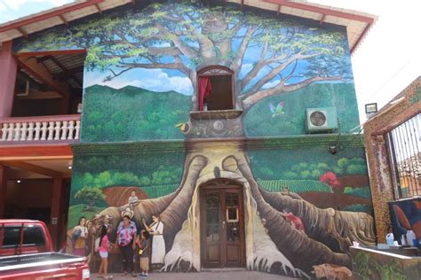 Color historia y tradición en los murales de la Arada Santa Bárbara