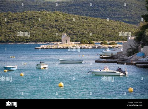 Il Viaggio In Croazia Le Acque Turchesi E La Fascia Costiera Con La