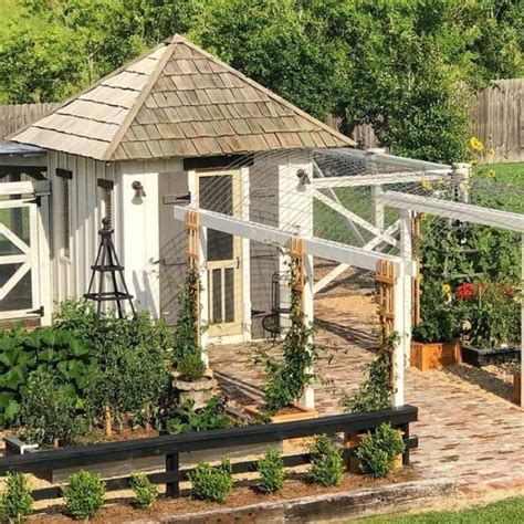 Creative Chicken Coops 30 Pics