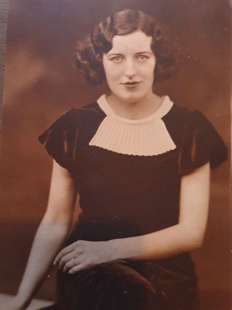 My Great Grandmother Posing For A Picture Late 1920s R Thewaywewere