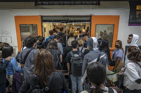 Aglomeraciones Y Retrasos En La Huelga De Renfe Fotos