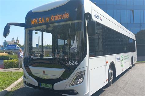 Ikarus Znowu Na Ulicach Krakowa W Gierski Elektrobus Jest Prezentowany