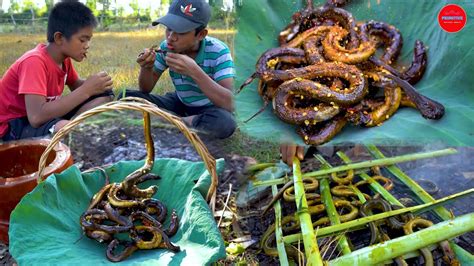 Survival Skills Eels Catch And Cooking Eels Grilled Eels Bbq On Banana