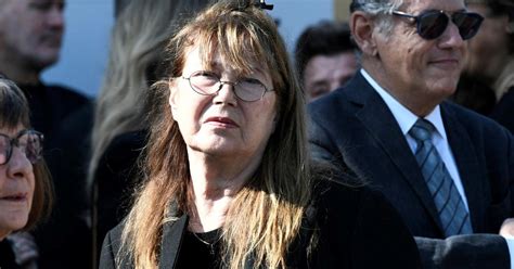 Jane Birkin Fatigu E Et Vuln Rable Soutenue Par Son Petit Fils Ben